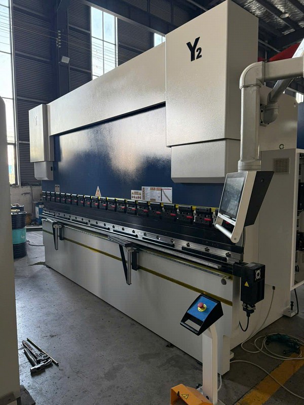 Máy chấn CNC