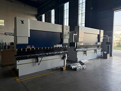 Máy Chấn CNC PHS-1704. Lực chấn 170 tấn, chiều dài chấn 4100mm