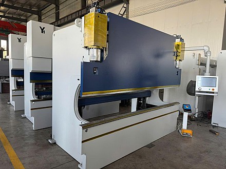 Máy Chấn CNC PHS-1103. Lực chấn 110 tấn, chiều dài chấn 3100mm